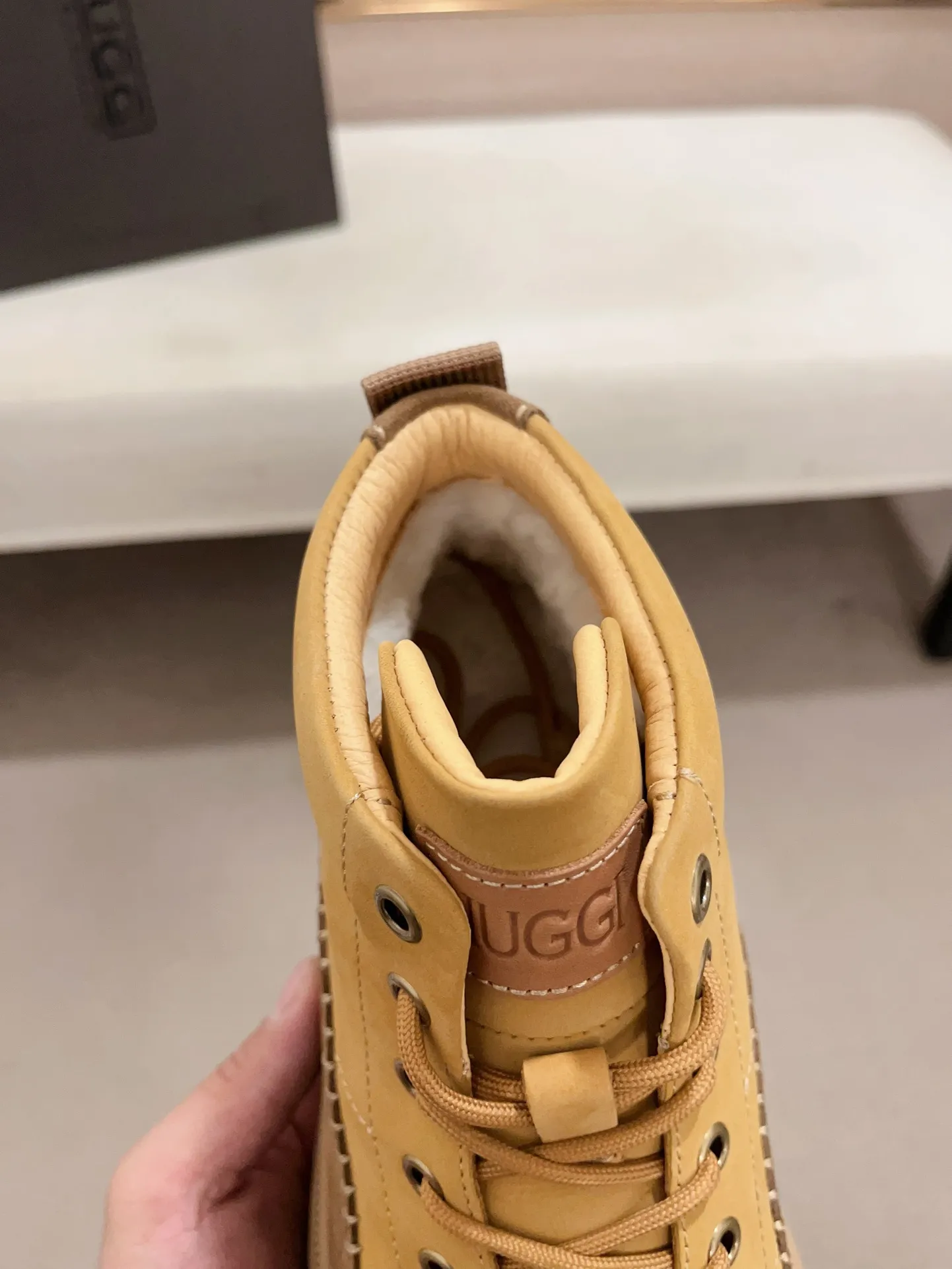Factory price: 760💰North American men's shoes Ugg ☃️In the special sale of new high-quality men's shoes snow boots in autumn and winter, the nemesis of extreme cold weather! Made of cowhide leather, merino wool lining, and original outsole, whether driving, outdoor or daily wear, there is always one that suits you! Code number 39-44